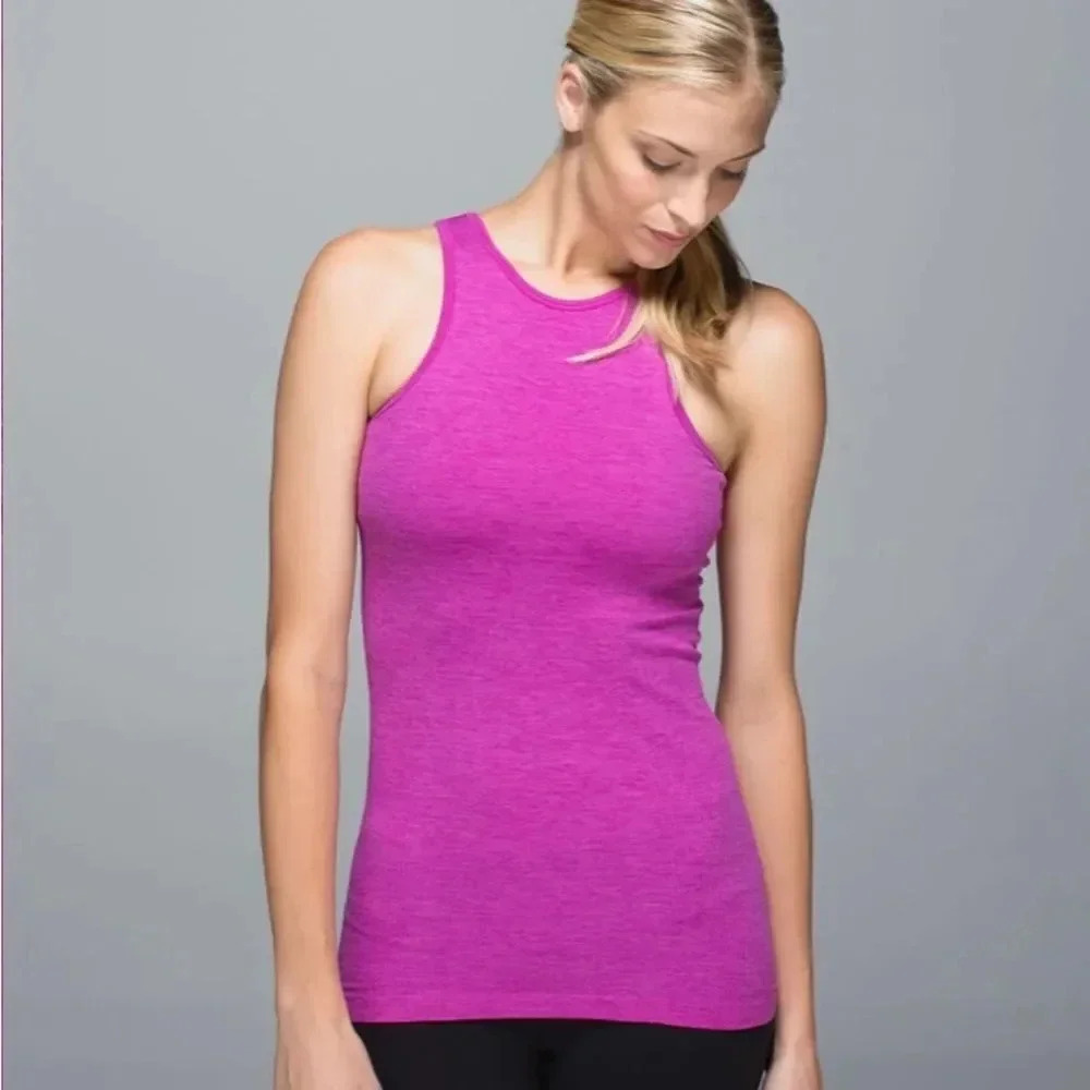 Lululemon sz 8 Seamlessly Covered Tank heathered Ultra Violet with pads EUC